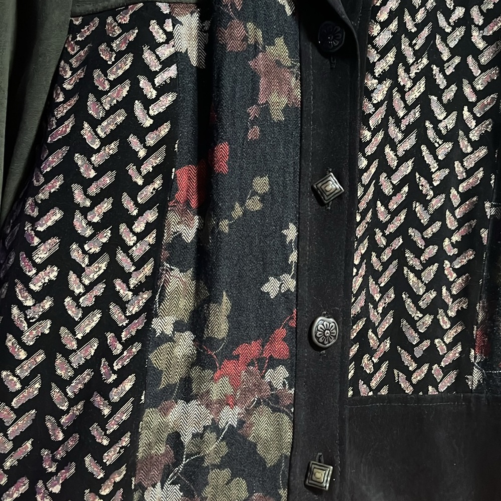 Collared Short Buttoned Shirt - Picture 3 of 5